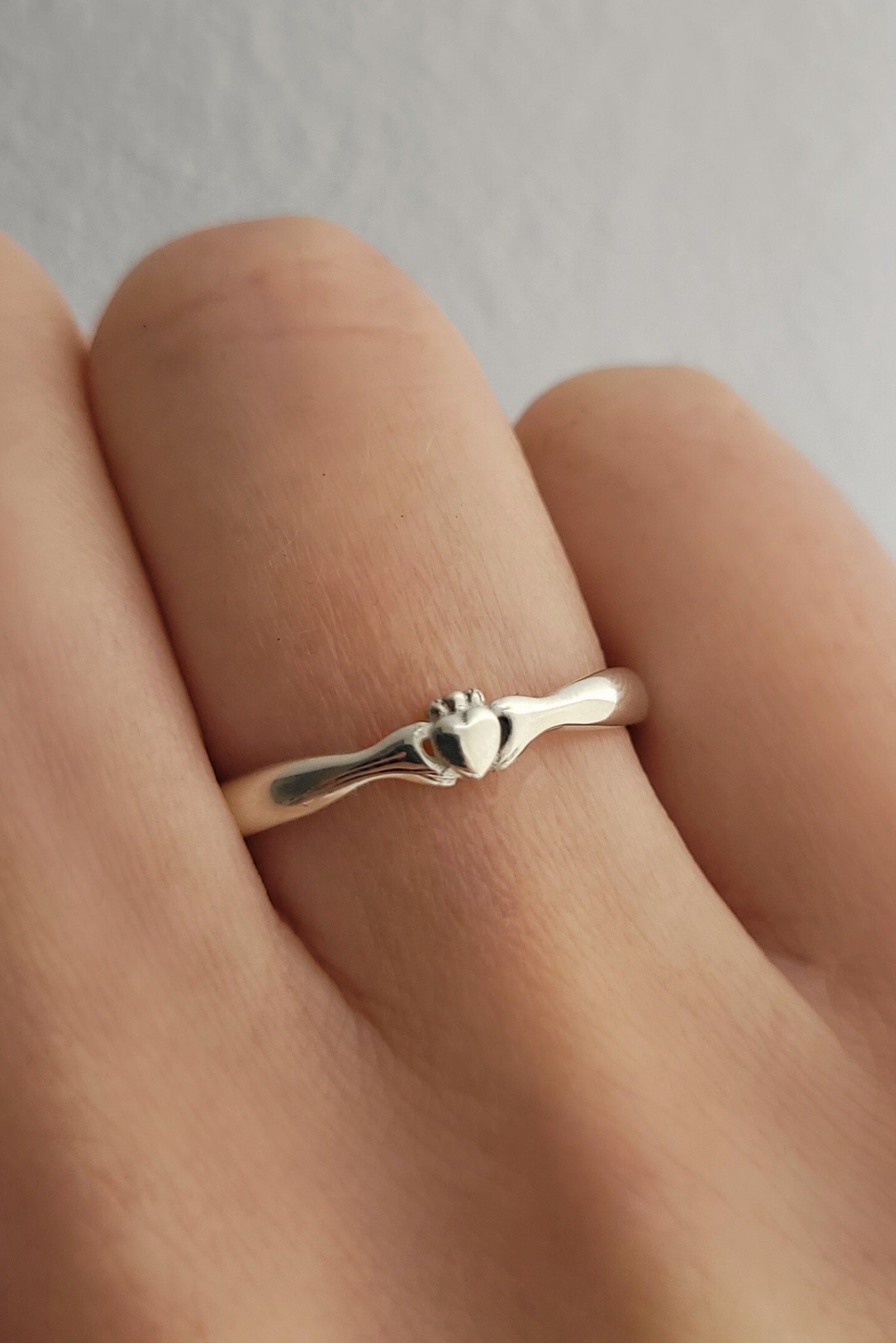 An Ceann Beag, a unique Claddagh ring on a model's hand