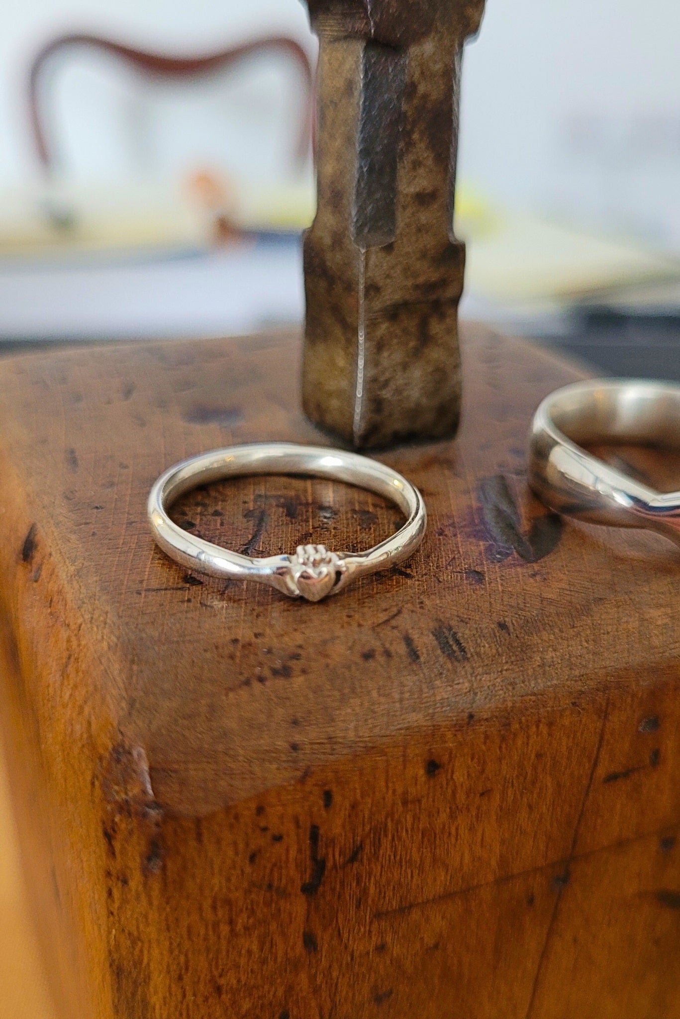 Side view of An Ceann Beag, a unique Claddagh ring in silver