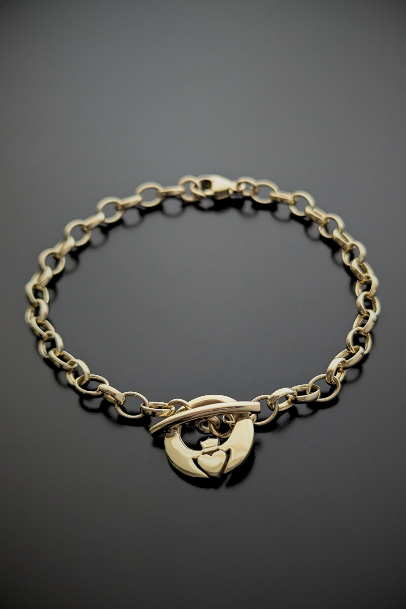 Gold Claddagh bracelet