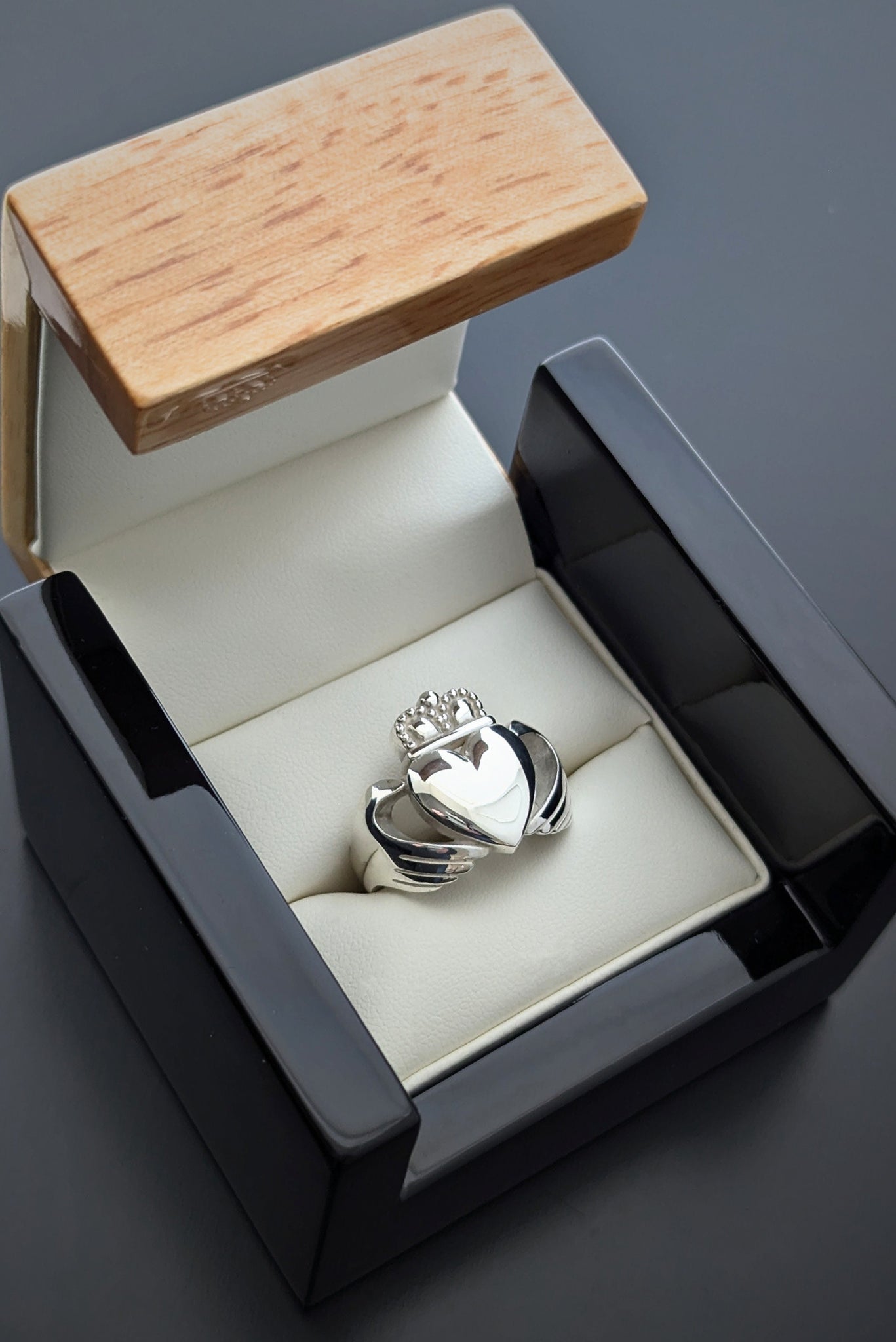 Extra large claddagh ring