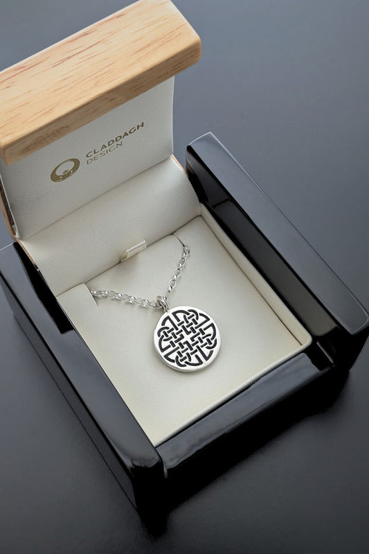 mens dara knot pendant