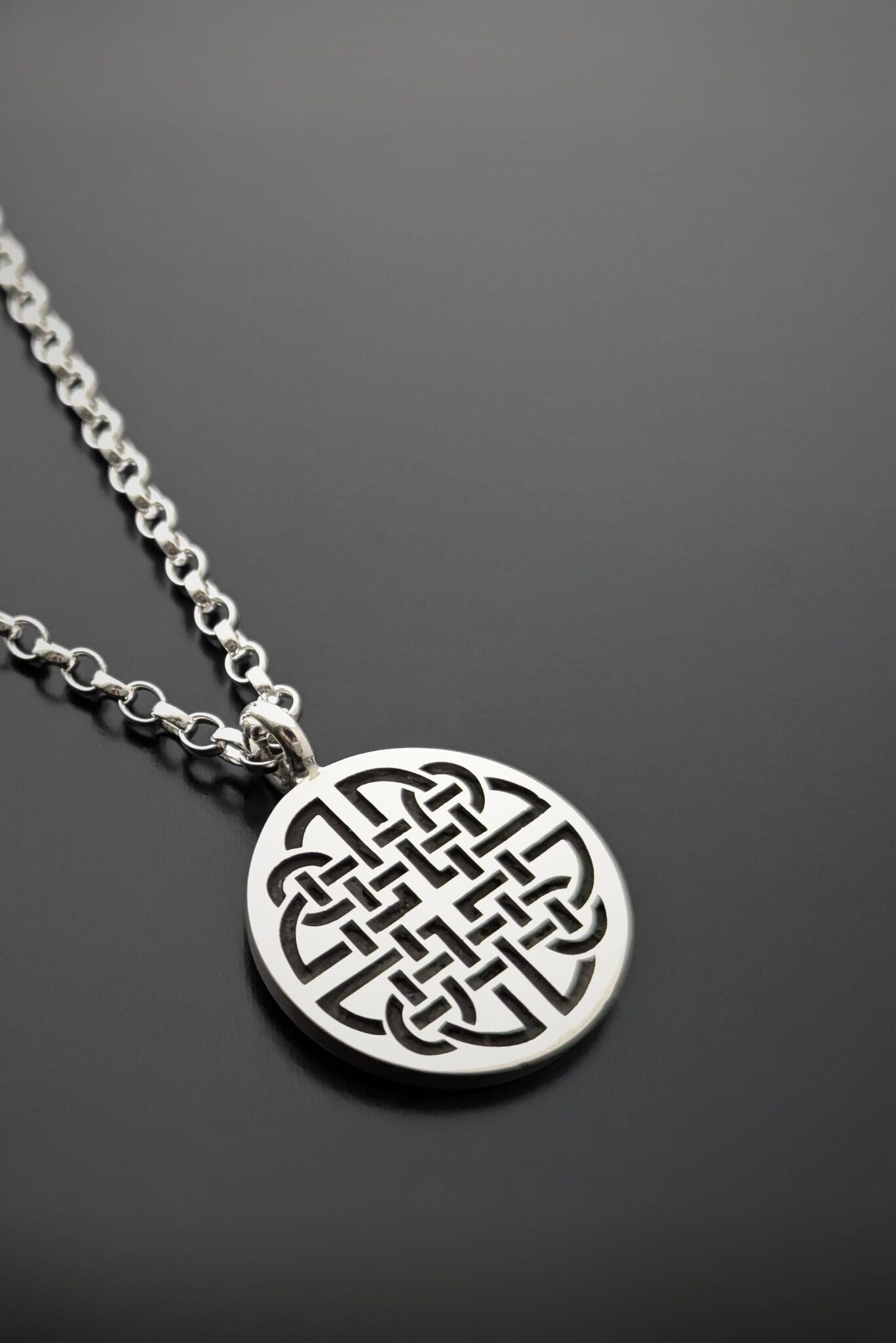 Men's dara knot pendant